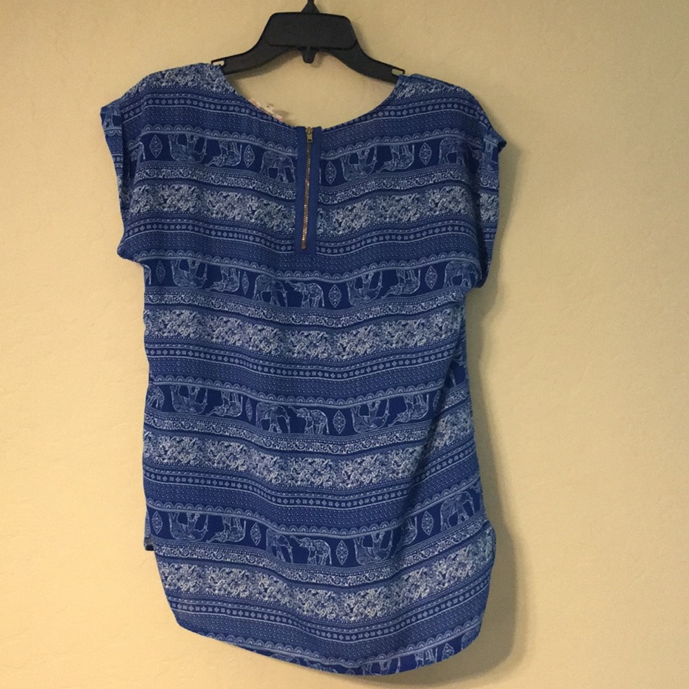 Patterned Blouse - Picture 2 of 3